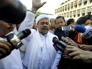 Habib Rizieq Bantah Pasang Poster Heboh di Saudi