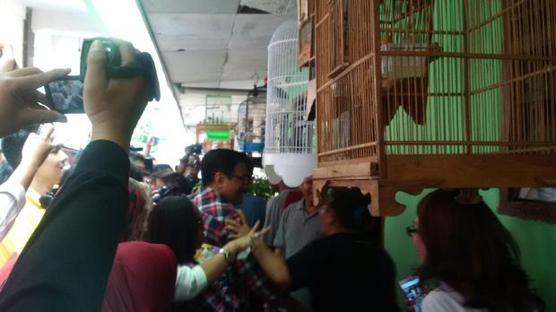 Djarot bersama timnya terus berjalan