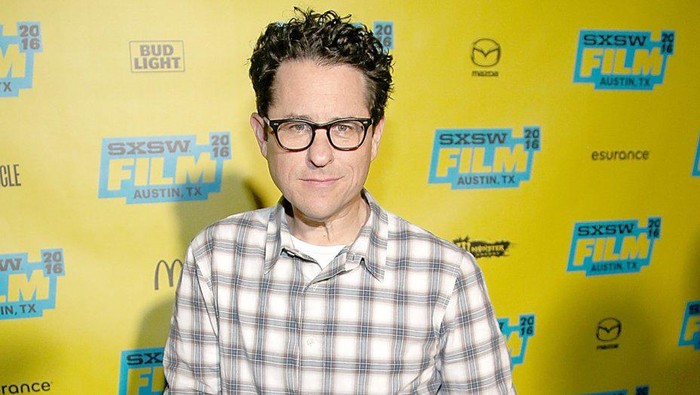 J.J Abrams Produseri Pentas Teater The Play That Goes Wrong