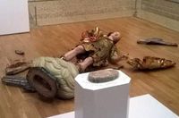 Foto patung yang jatuh dan hancur (Nuno Miguel Rodrigues/Facebook)