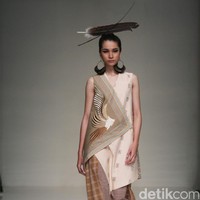 Balijava by Denny Wirawan. Cita Tenun Indonesia. Jakarta Fashion Week 2017. Senayan. Jakarta. [Foto: Mohammad Abduh/Wolipop]
