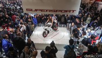 Lebih dari 12.000 fans menyatakan kekaguman mereka pada SuperSport. SuperSport mendapatkan suara 13,2 persen lebih banyak dari motor yang ada di urutan kedua. Foto: Ducati