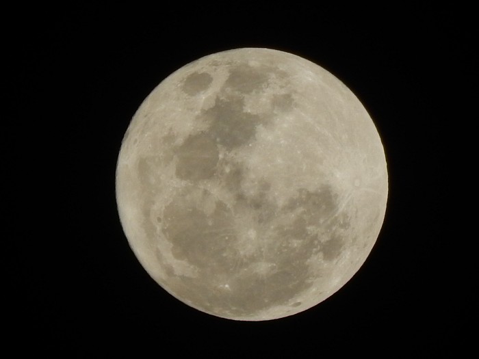 Begini Cantiknya Penampakan Supermoon di Belahan Langit Indonesia