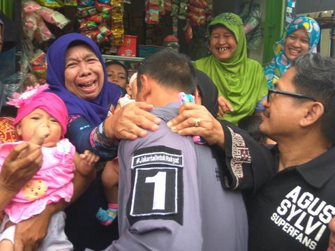 Agus Yudhoyono Sapa Prajurit TNI di Sela Blusukan di Kebon Bawang