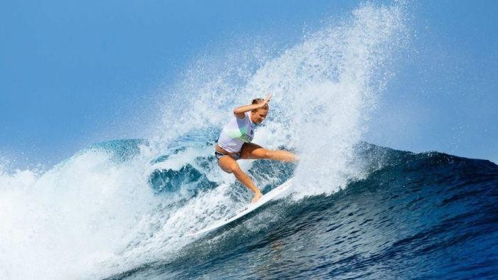 Bertangan Satu, Bethany Tetap Menjadi Peselancar Profesional