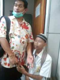  Waspadai Pengemis Modus Pura-Pura Sakit di Kereta