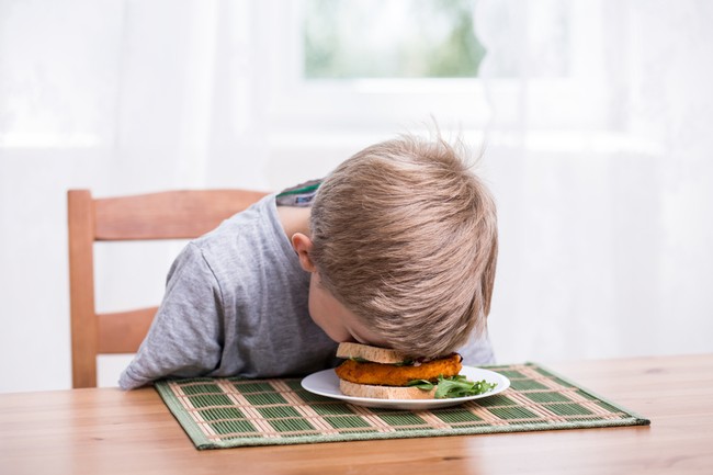 Si Kecil Tak Mau Sarapan? Berikan Saja Sandwich Telur dan Pancake Pisang!