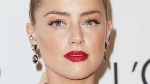 Sudah Move On! Amber Heard Tampil Wow Sudah Move On! Amber Heard Tampil Wow