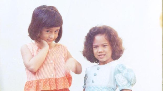 Cerita Masa Kecil Julie Estelle yang Anak Mama Banget