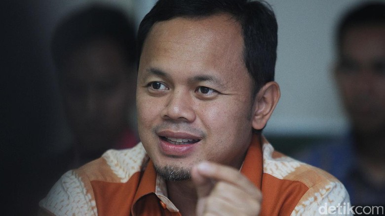 Acungkan Satu Jari di Acara Maruf Amin, Bima Arya: Saya Netral Acungkan Satu Jari di Acara Maruf Amin, Bima Arya: Saya Netral