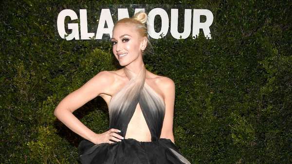 Gwen Stefani Tampil Cetar dengan Gaun Ombre Gwen Stefani Tampil Cetar dengan Gaun Ombre