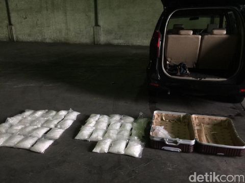  Barang bukti penggerebekan gudang narkoba di Kosambi, Tangerang, Selasa (15/11/2016)