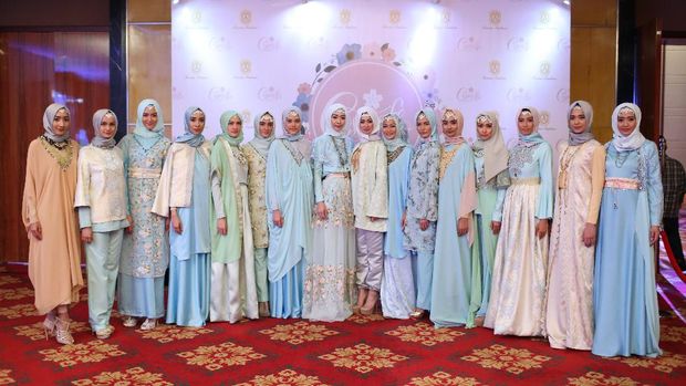  Anniesa Hasibuan Rilis Koleksi Ready to Wear untuk Wanita Metropolitan
