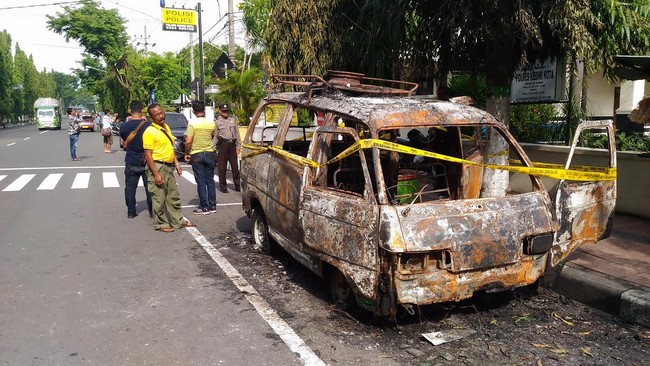 10 Faktor Penyebab Mobil Terbakar