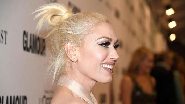 Gwen Stefani Tampil Cetar dengan Gaun Ombre Gwen Stefani Tampil Cetar dengan Gaun Ombre