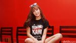 Seksinya Laras Syerinita Pamer Kaki Jenjang