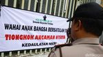 Puluhan Orang Demo di Depan Kedubes China