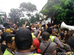 Sekelompok Orang Tolak Ahok, Warga Ciracas: Mereka Bukan dari Sini