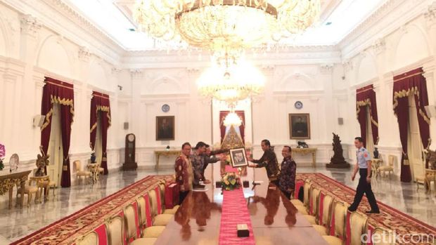 Jokowi Ditemui Bos Plug and Play, <i>Ngobro</i> Soal Investasi di RI