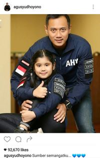 Kala Agus Yudhoyono Pakai Tas Hello Kitty Warna Pink