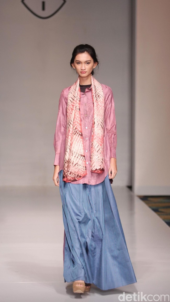 Koleksi fashion show Tuty Cholid Mengangkat tema Love di IPMI Trend Show 2017. Senayan CIty. Jakarta. [Foto: Mohammad Abduh/Wolipop]