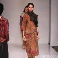 Koleksi fashion show Tuty Cholid Mengangkat tema Love di IPMI Trend Show 2017. Senayan CIty. Jakarta. [Foto: Mohammad Abduh/Wolipop]