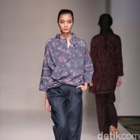 Koleksi fashion show Tuty Cholid Mengangkat tema Love di IPMI Trend Show 2017. Senayan CIty. Jakarta. [Foto: Mohammad Abduh/Wolipop]