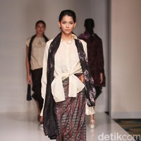 Koleksi fashion show Tuty Cholid Mengangkat tema Love di IPMI Trend Show 2017. Senayan CIty. Jakarta. [Foto: Mohammad Abduh/Wolipop]