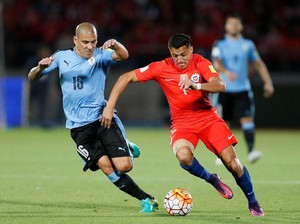 Dua Gol Sanchez Antarkan Chile Taklukkan Uruguay 3-1