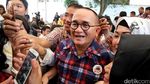 Kontroversi Ruhut Sitompul: Dukung Ahok hingga Berseragam PDIP