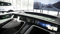 Mobil yang digadang-gadang menjadi mobil masa depan ini memiliki teknologi dengan auto pilot, terkoneksi dengan semua perangkat alat elektronik.
