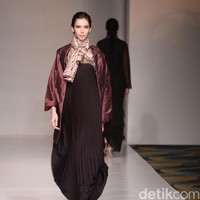 Koleksi fashion show Tuty Cholid Mengangkat tema Love di IPMI Trend Show 2017. Senayan CIty. Jakarta. [Foto: Mohammad Abduh/Wolipop]