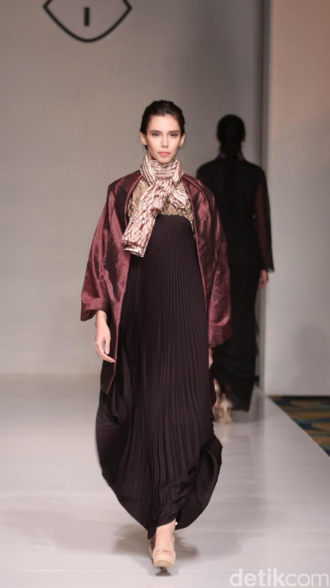 Koleksi fashion show Tuty Cholid Mengangkat tema Love di IPMI Trend Show 2017. Senayan CIty. Jakarta. [Foto: Mohammad Abduh/Wolipop]