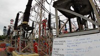 Selain itu melalui PDKB ini maka infrastruktur kelistrikan akan terjaga keandalannya, karena biasanya pemeliharaan dengan memutus aliran akan membuat berkurangnya keandalan saluran tersebut. Agus Trimukti/Humas PLN.