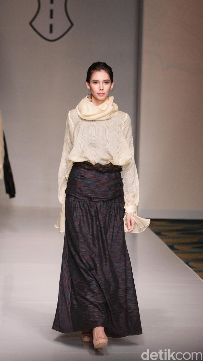 Koleksi fashion show Tuty Cholid Mengangkat tema Love di IPMI Trend Show 2017. Senayan CIty. Jakarta. [Foto: Mohammad Abduh/Wolipop]