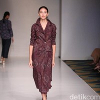 Koleksi fashion show Tuty Cholid Mengangkat tema Love di IPMI Trend Show 2017. Senayan CIty. Jakarta. [Foto: Mohammad Abduh/Wolipop]