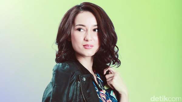 Summer Vibes! Lihat Julie Estelle Bikin Seger Summer Vibes! Lihat Julie Estelle Bikin Seger