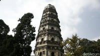 Tiger Hill merupakan objek wisata favorit di Suzhuo karena memiliki pemandangan yang indah dan sejarah yang menarik.
