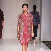 Koleksi fashion show Tuty Cholid Mengangkat tema Love di IPMI Trend Show 2017. Senayan CIty. Jakarta. [Foto: Mohammad Abduh/Wolipop]