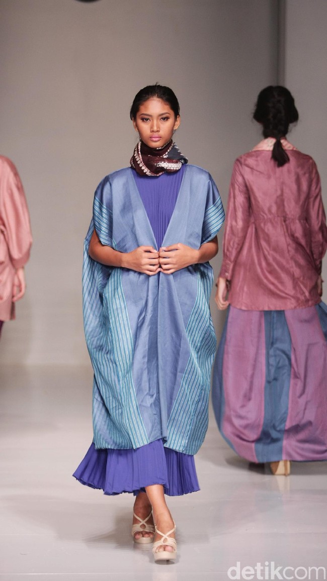 Koleksi fashion show Tuty Cholid Mengangkat tema Love di IPMI Trend Show 2017. Senayan CIty. Jakarta. [Foto: Mohammad Abduh/Wolipop]