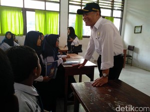 Presiden Jokowi Tetap Berlakukan UN, Ini Tanggapan Mendikbud