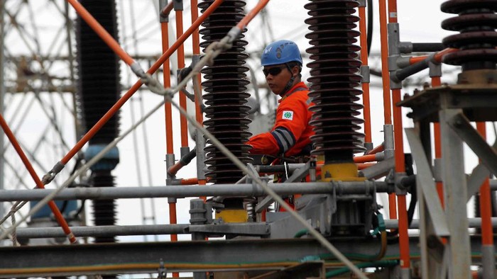 Terangi Banyak Desa di NTT Hingga Perbatasan, PLN Gelontorkan Rp 200 M