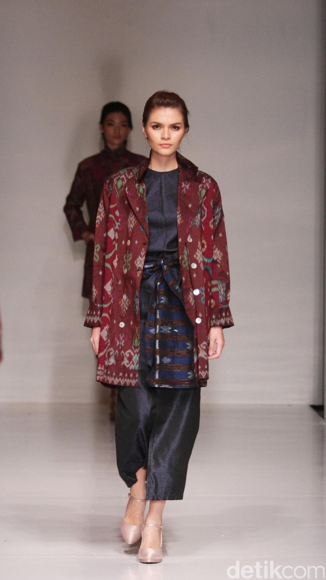 Koleksi fashion show Tuty Cholid Mengangkat tema Love di IPMI Trend Show 2017. Senayan CIty. Jakarta. [Foto: Mohammad Abduh/Wolipop]