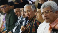 Konferensi pers dibuka oleh Ketua Dewan Pertimbangan MUI, Din Syamsuddin.