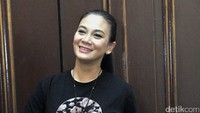 Ia tampak luwes mempraktekan gerakan lemah gemulai lakonnya tersebut. Pool/Noel/detikFoto.