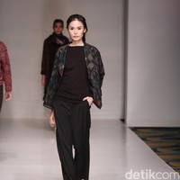 Koleksi fashion show Tuty Cholid Mengangkat tema Love di IPMI Trend Show 2017. Senayan CIty. Jakarta. [Foto: Mohammad Abduh/Wolipop]