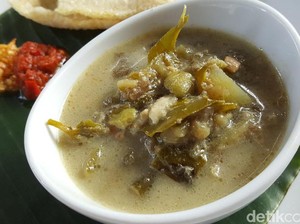 Gurih Hangat, Sayur Lodeh Komplet dengan Paduan Sambal Terasi dan Ikan Asin!