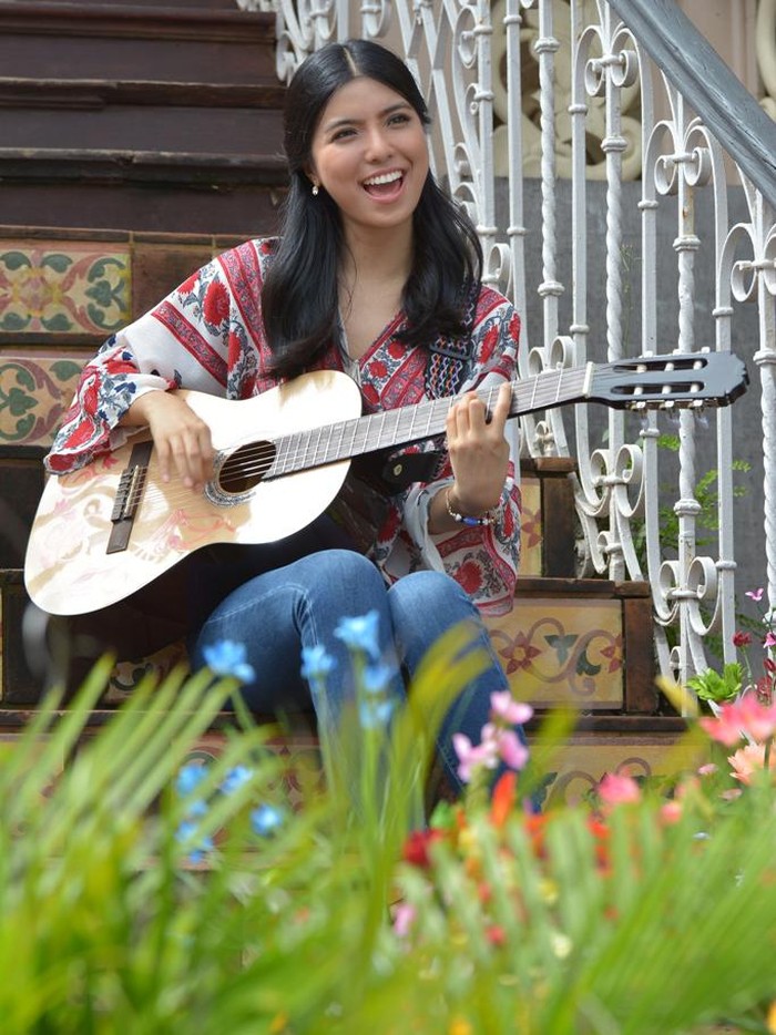 Cerita Penyanyi Muda Indonesia Chilla Kiana yang Dipersunting Disney