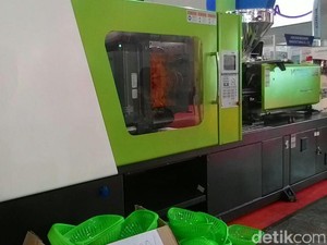 Mesin Buatan China Ini Mampu Produksi 500 Lusin Keranjang Plastik per Hari