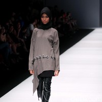 Brand dari Jenahara Black Label mengusung tema Ignis Fatuus di Jakarta Fashion Week 2017. Senayan City. Jakarta. [Foto: Mohammad Abduh/Wolipo